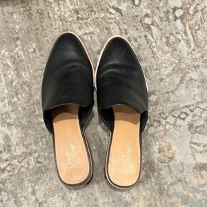 Crown Vintage like new size 8 slip on leather mules
